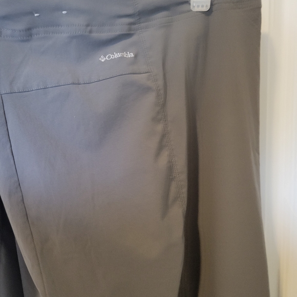 Plus size womans Columbia pants - Picture 2 of 6